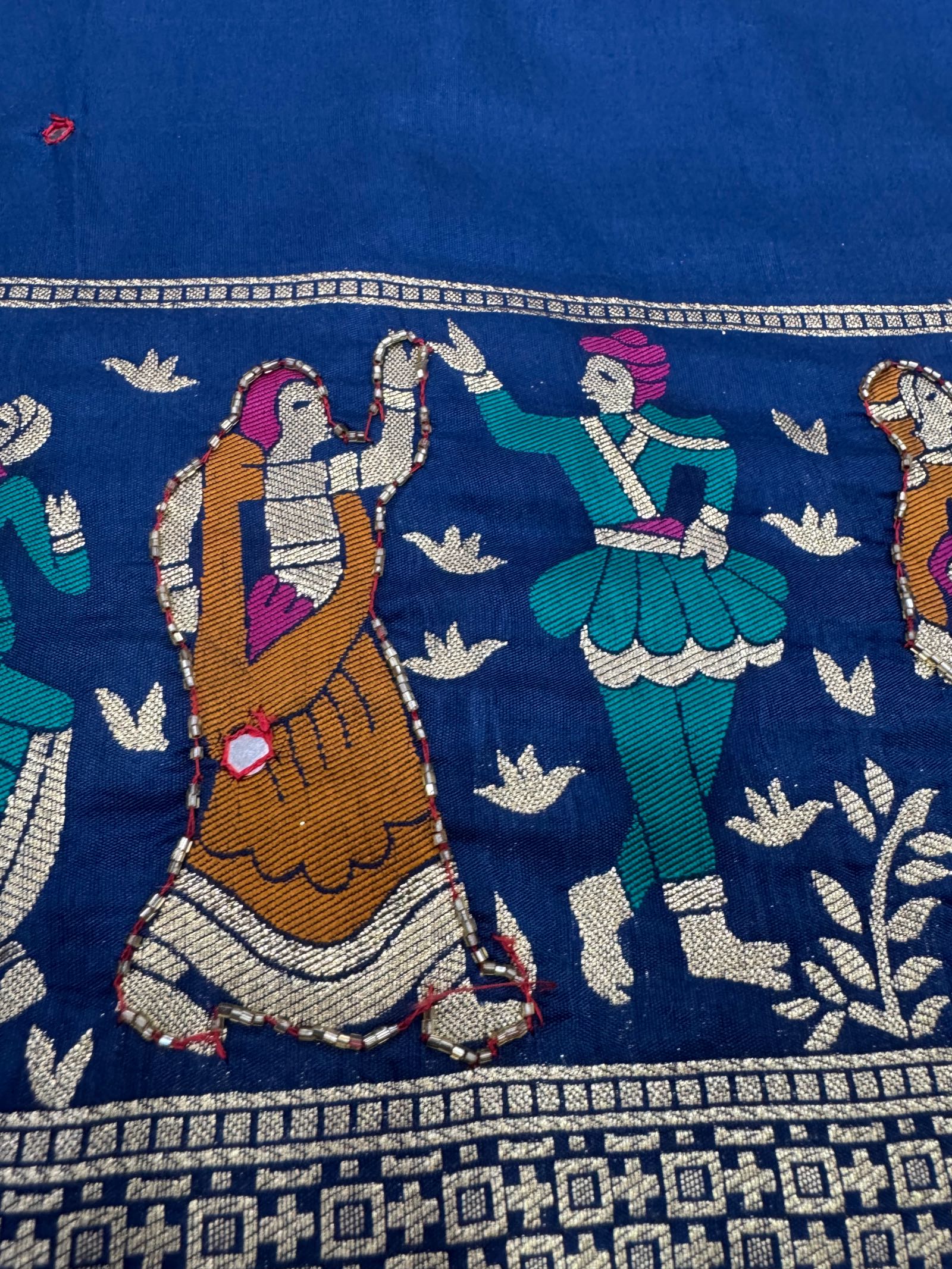 gcfxhjdkfh,v Saree Suruchi Sarees