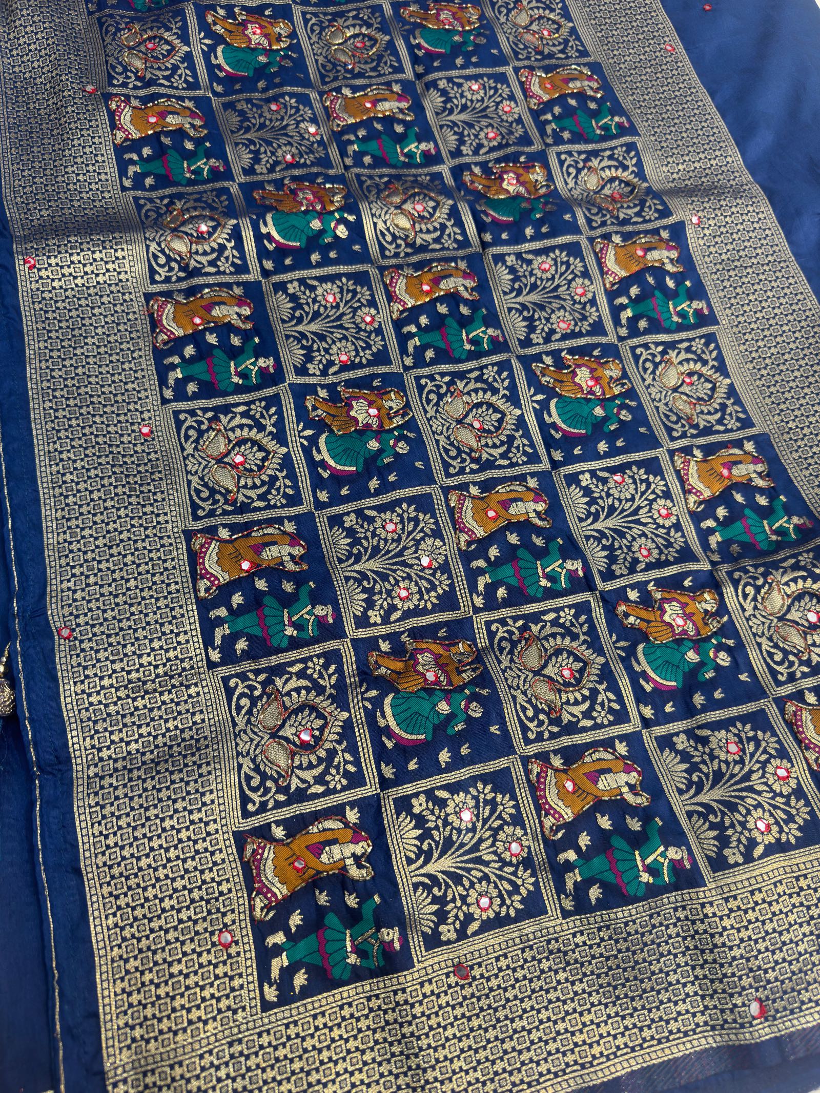 gcfxhjdkfh,v Saree Suruchi Sarees