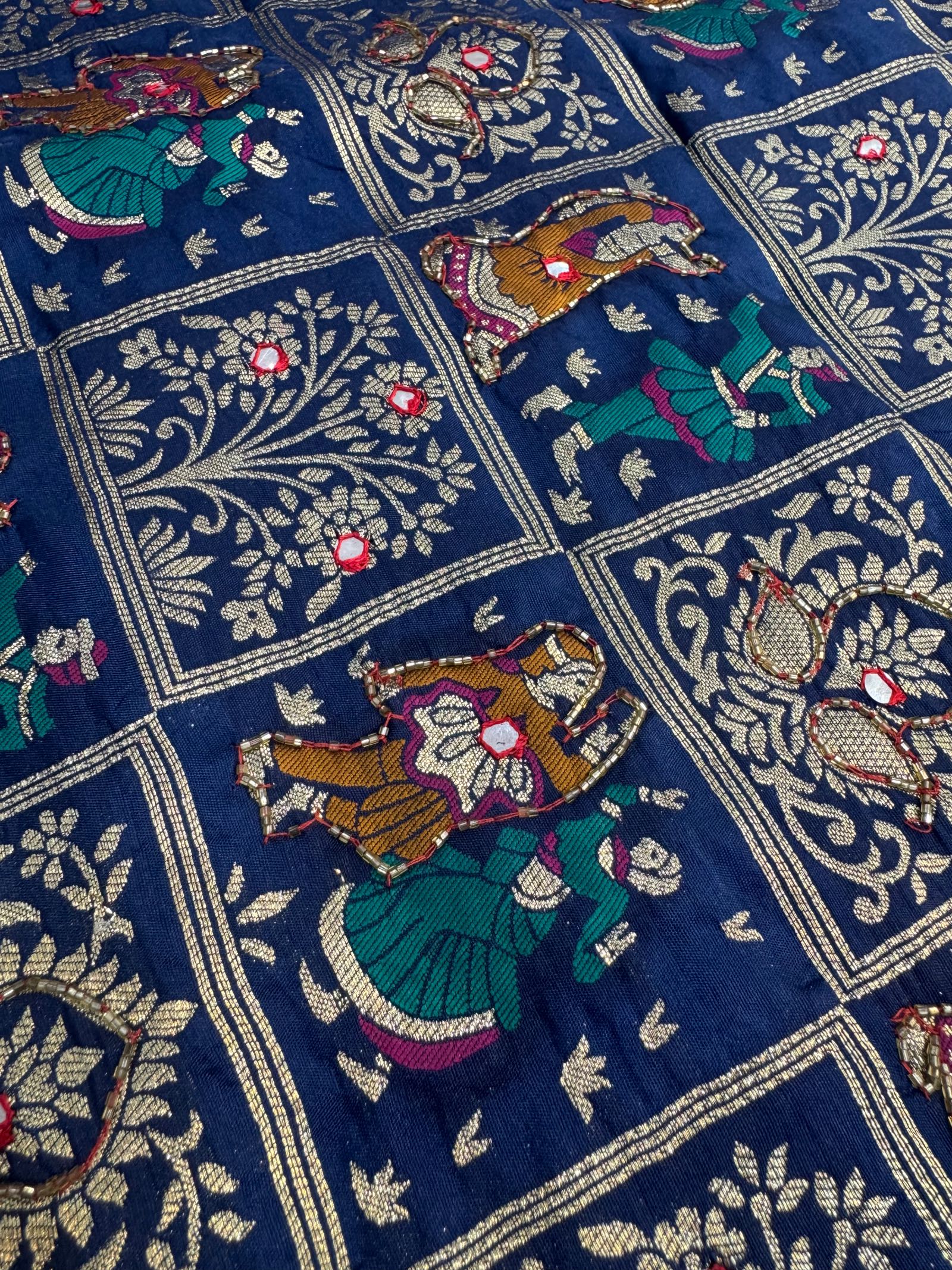gcfxhjdkfh,v Saree Suruchi Sarees